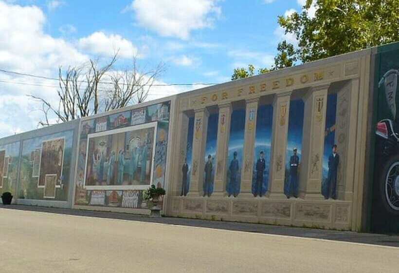 هتل Holiday Inn Express & Suites Ironton, An Ihg