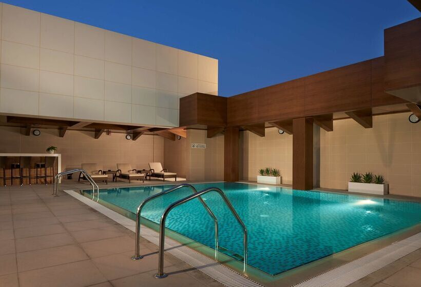 Отель Hyatt Place Dubai Baniyas Square