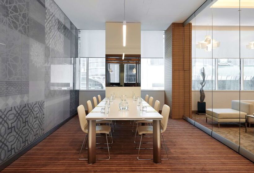 Отель Hyatt Place Dubai Baniyas Square