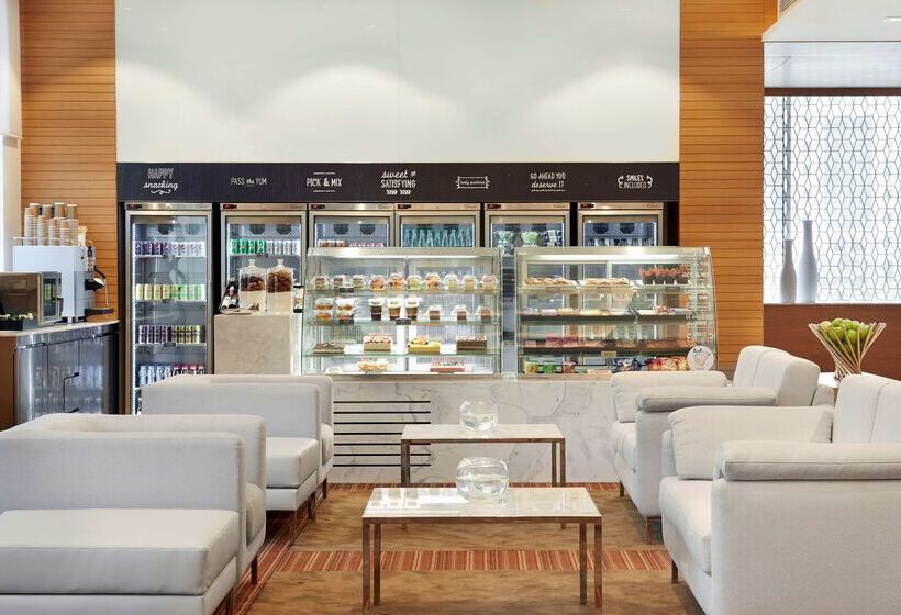 Отель Hyatt Place Dubai Baniyas Square