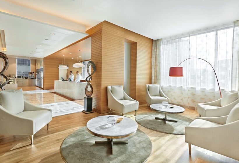 Отель Hyatt Place Dubai Baniyas Square