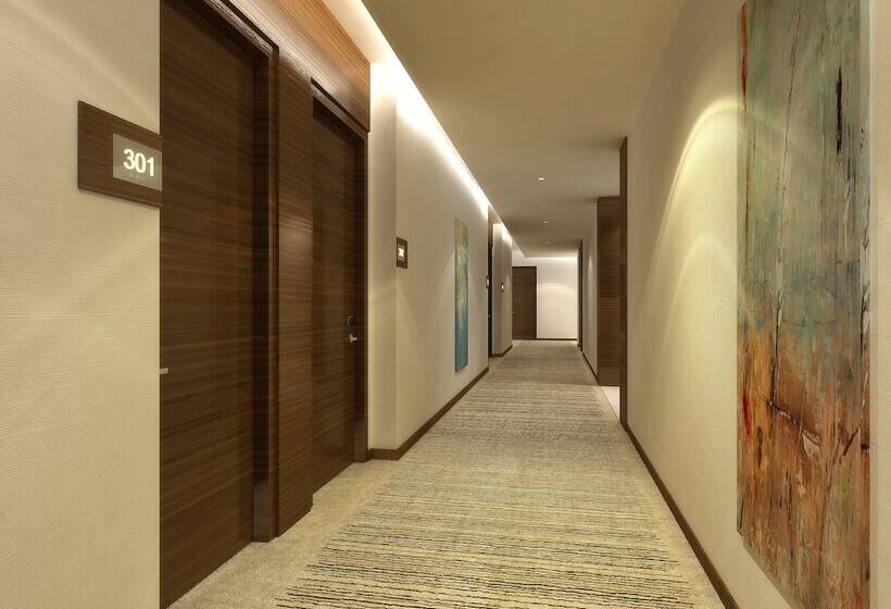 Отель Hyatt Place Dubai Baniyas Square