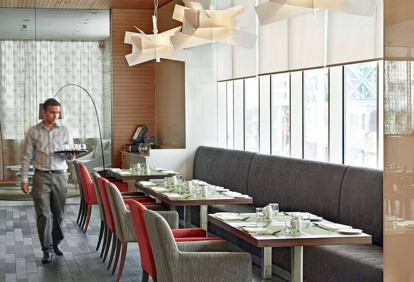 Отель Hyatt Place Dubai Baniyas Square