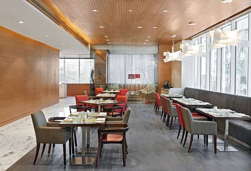 Отель Hyatt Place Dubai Baniyas Square