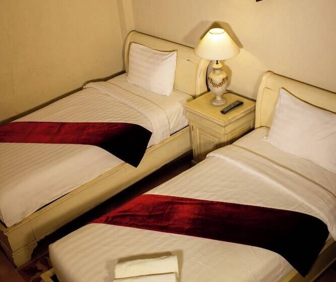 בית מלון כפרי Kayu Arum Resort