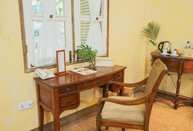 בית מלון כפרי Kayu Arum Resort