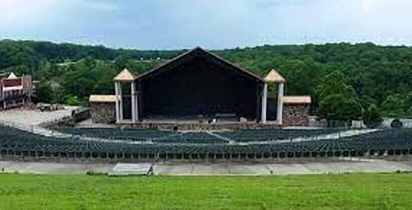 בית מלון כפרי Lake Breeze Resort