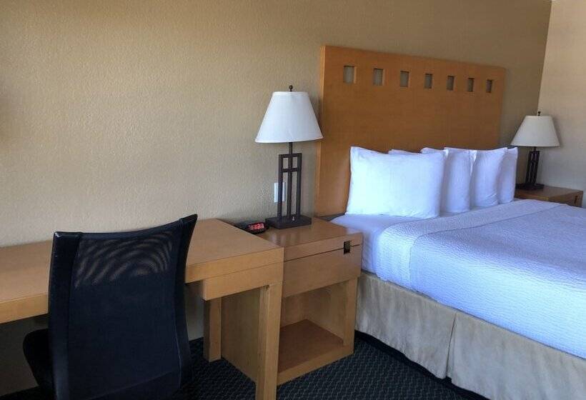 فندق Lake Point Lodge