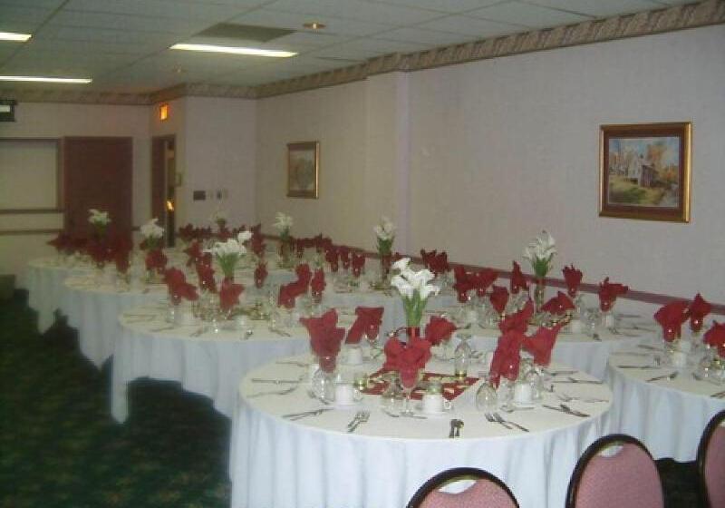 فندق Mcintosh Country Inn & Conference Centre