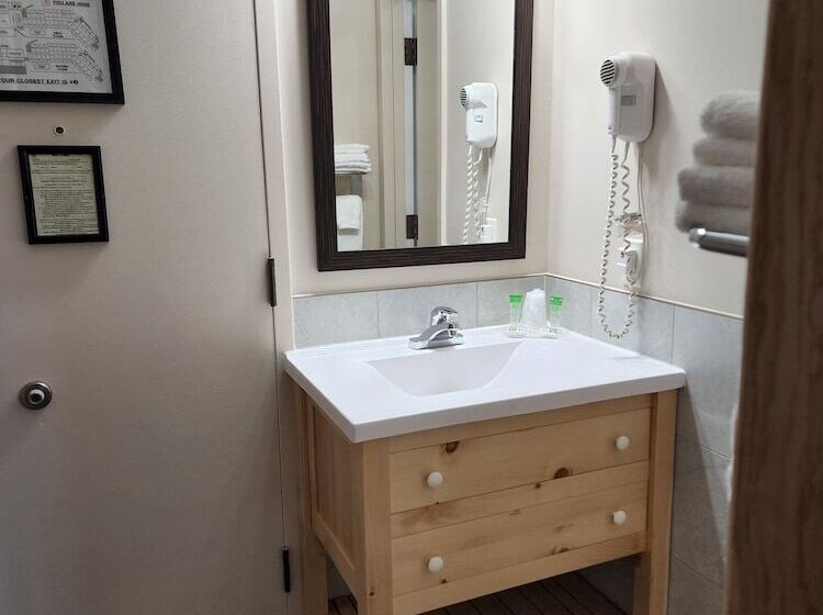 فندق Mcintosh Country Inn & Conference Centre