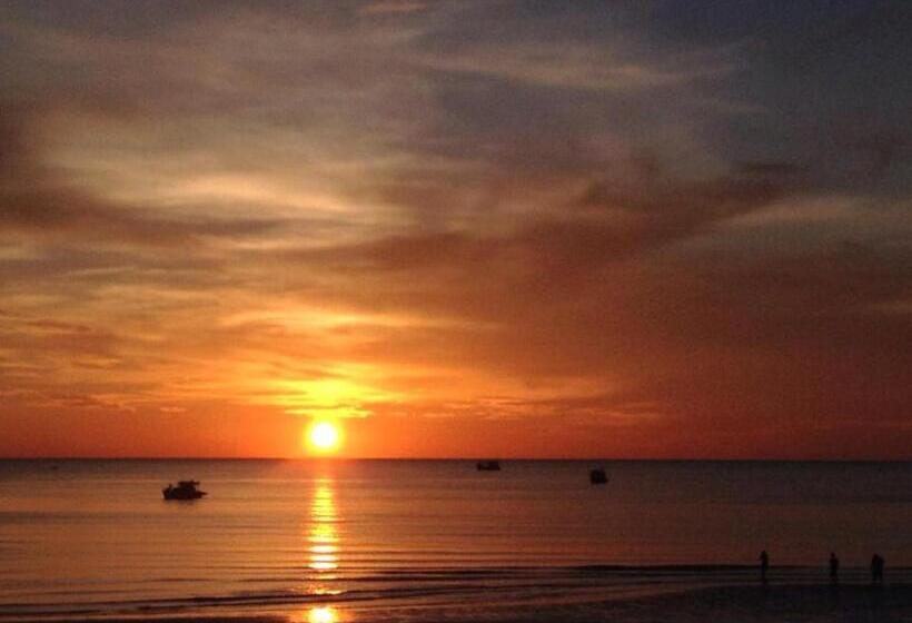 هتل Nern Chalet Beachfront
