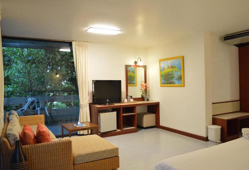 هتل Nern Chalet Beachfront
