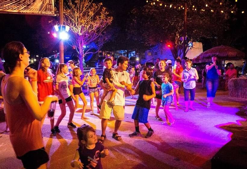 فندق North Texas Jellystone Park