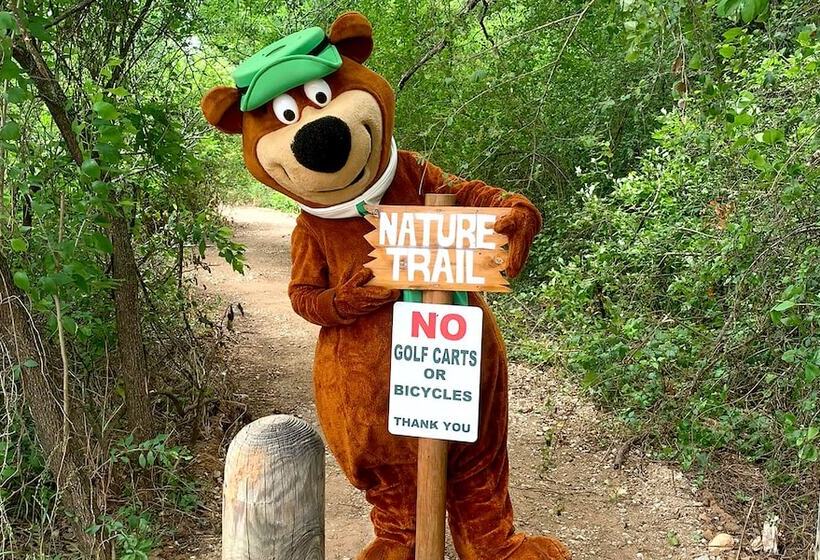 فندق North Texas Jellystone Park