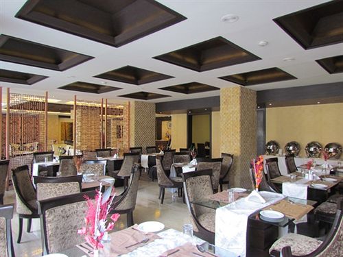 Отель Pine Spring Wazir Bagh