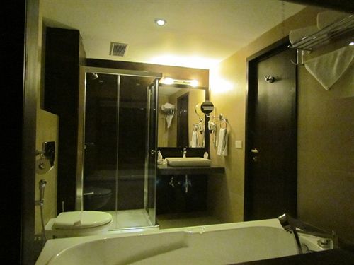 Отель Pine Spring Wazir Bagh