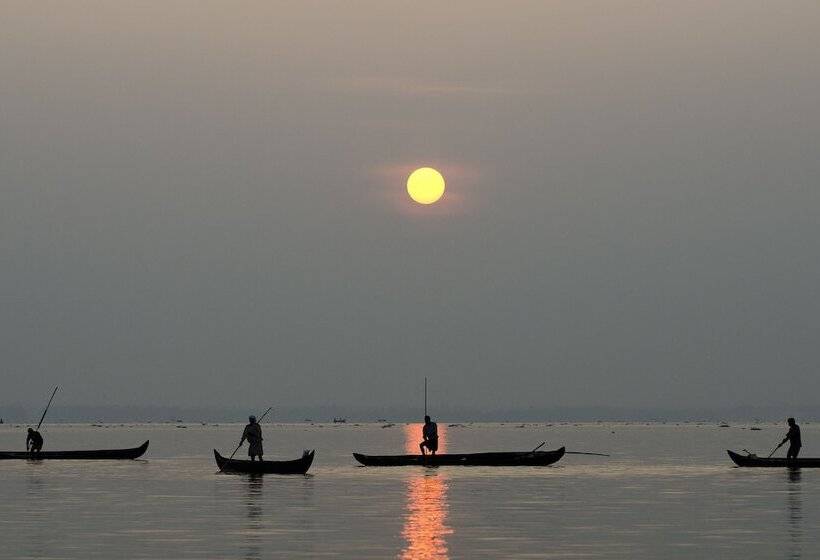 فندق Purity At Lake Vembanad