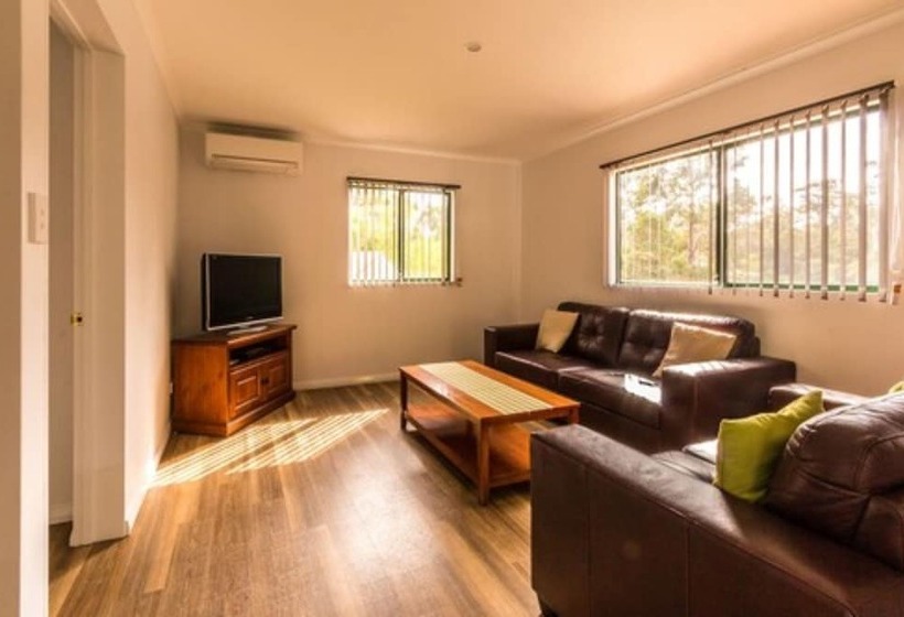 هتل Riverview Tourist Park