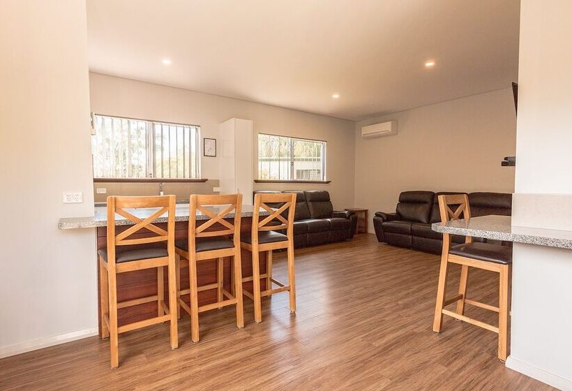 هتل Riverview Tourist Park