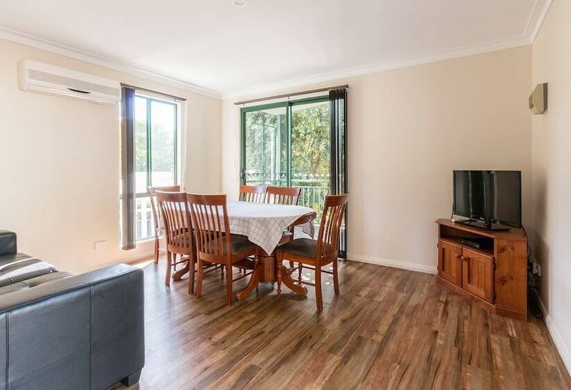 هتل Riverview Tourist Park