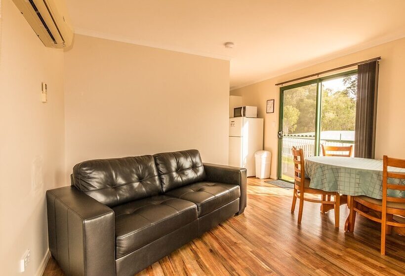 هتل Riverview Tourist Park