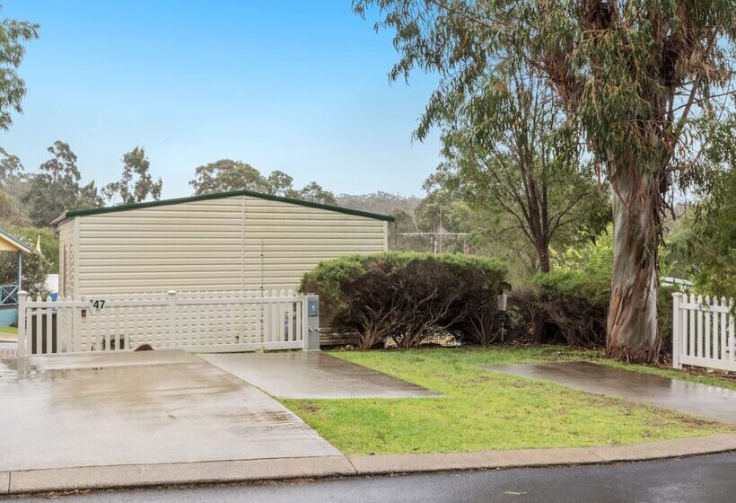 هتل Riverview Tourist Park