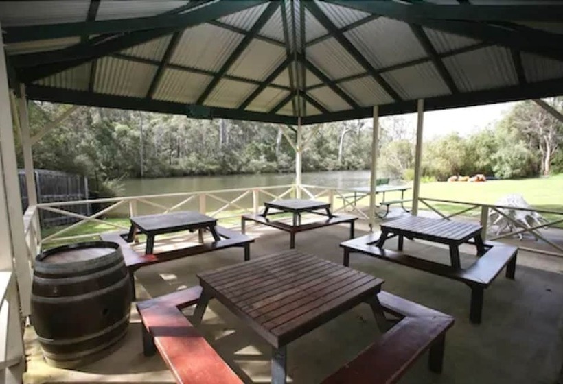 هتل Riverview Tourist Park