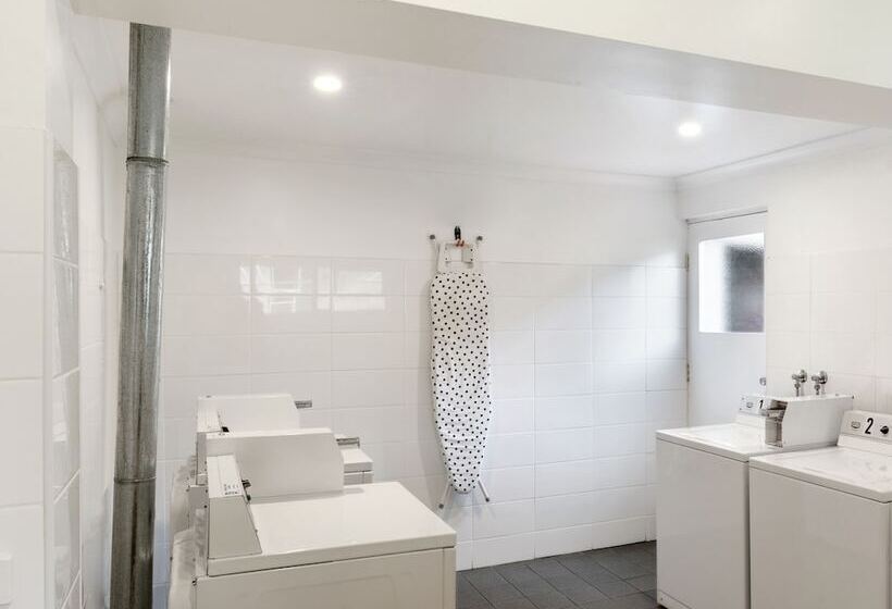 هتل Riverview Tourist Park