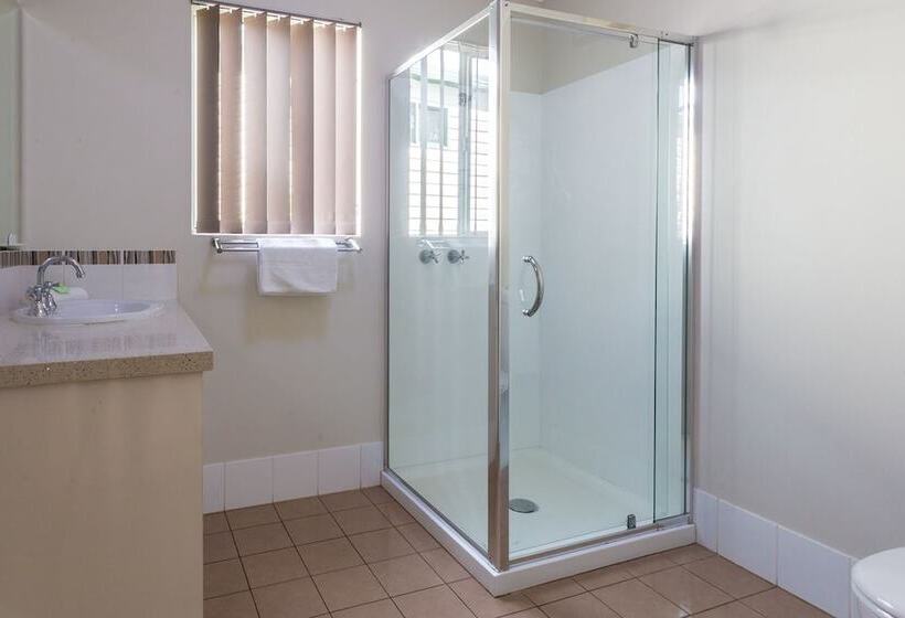 هتل Riverview Tourist Park