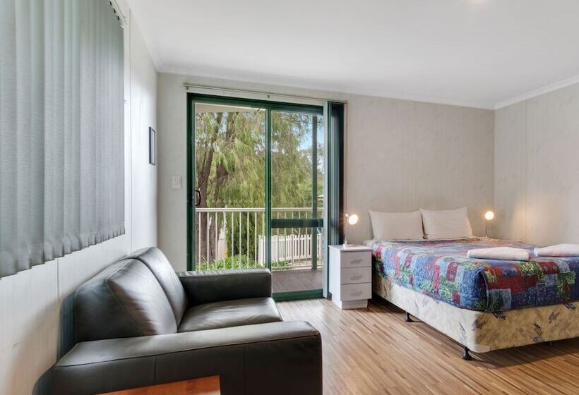 هتل Riverview Tourist Park