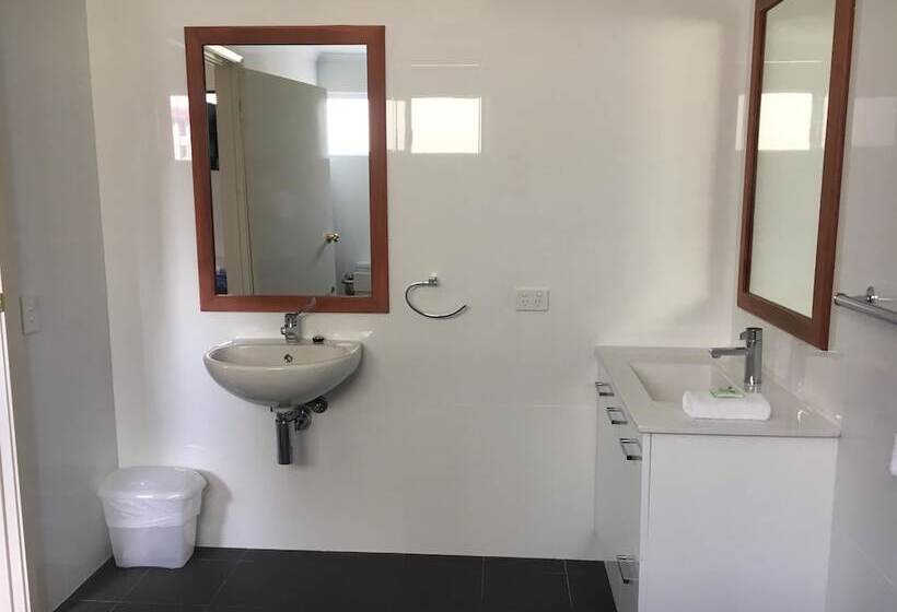 هتل Riverview Tourist Park