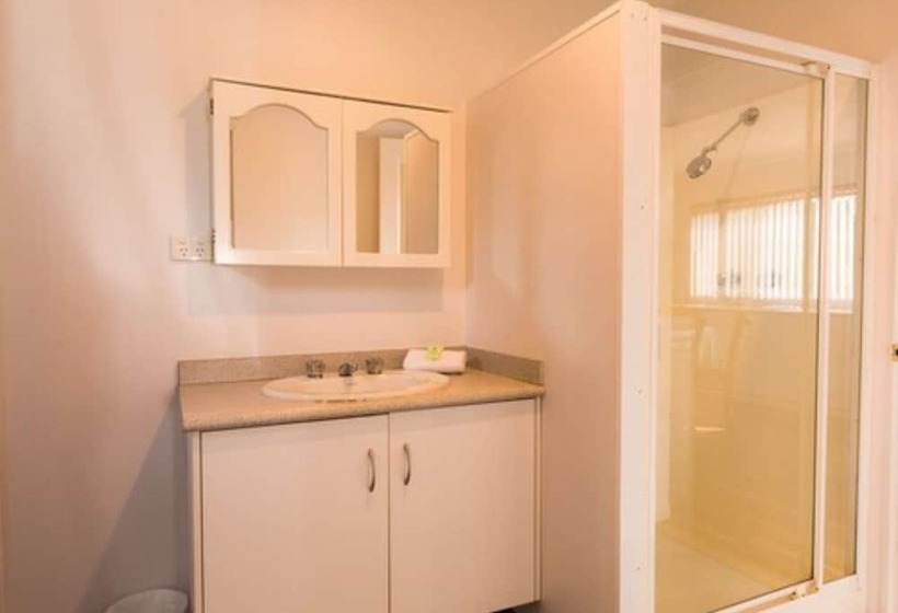 هتل Riverview Tourist Park