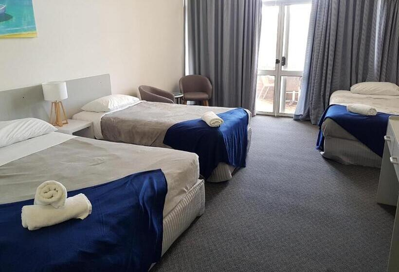 هتل Seabreeze Beach