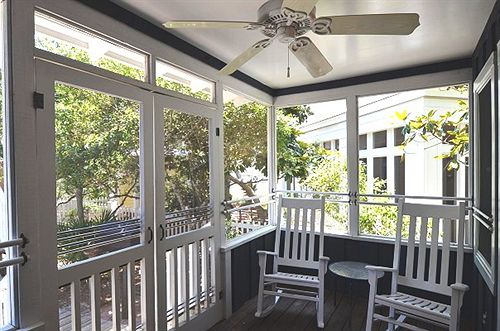 בית מלון כפרי Seaside Cottage Rental Agency