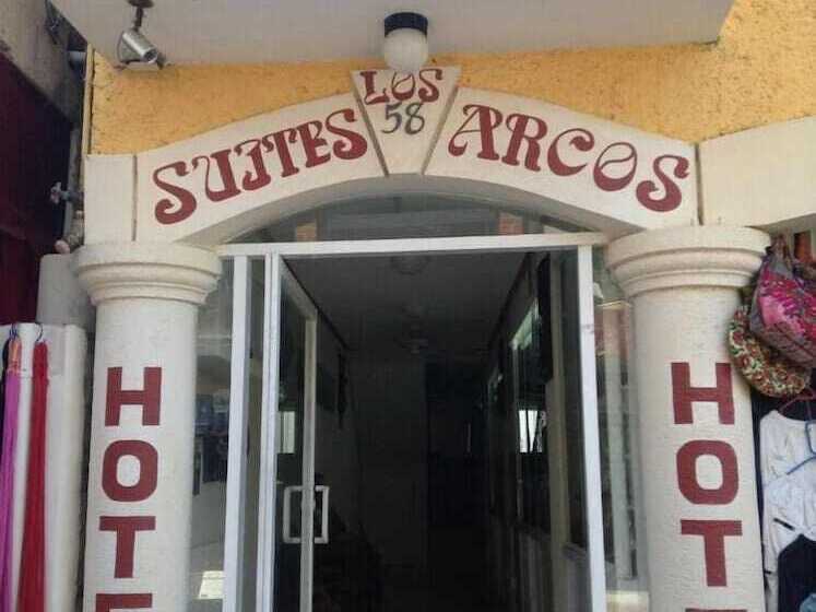 Отель Suites Los Arcos