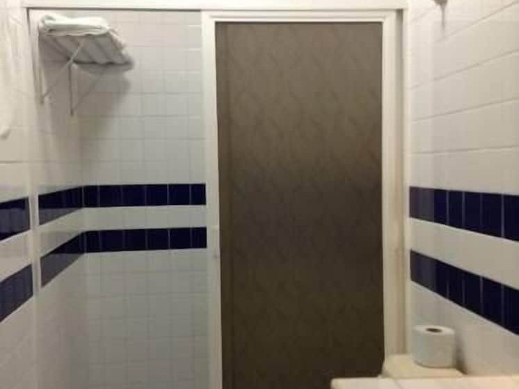 Отель Suites Los Arcos