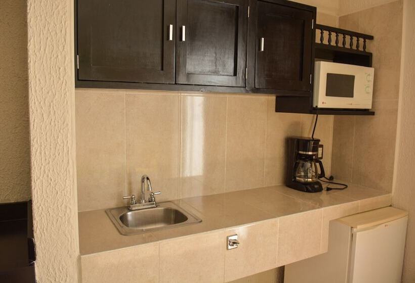 Отель Suites Los Arcos