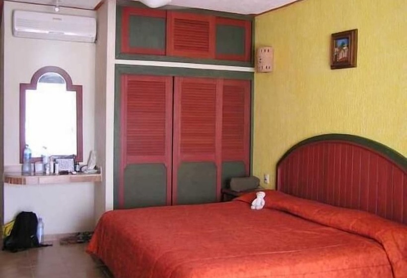 Отель Suites Los Arcos