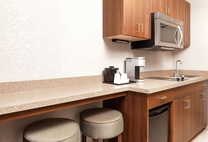 בית מלון כפרי Home Inn And Suites Lloydminster