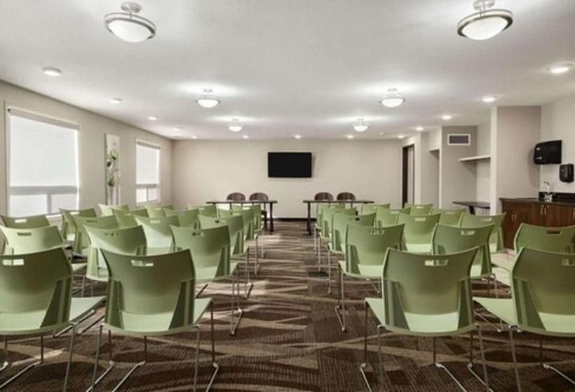 בית מלון כפרי Home Inn And Suites Lloydminster