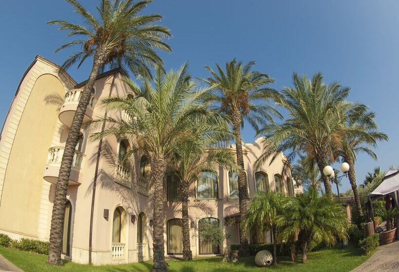 فندق Th Le Castella   Baia Degli Dei Village