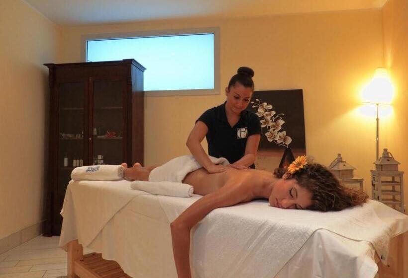 호텔 Th Le Castella   Baia Degli Dei Village