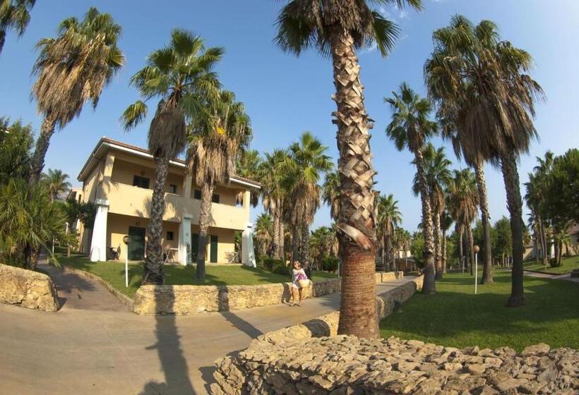 호텔 Th Le Castella   Baia Degli Dei Village