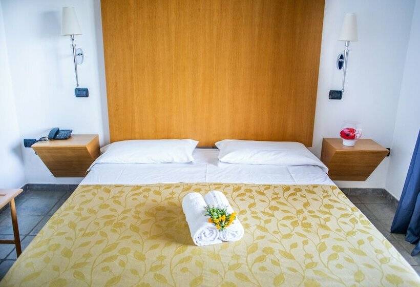 호텔 Th Le Castella   Baia Degli Dei Village