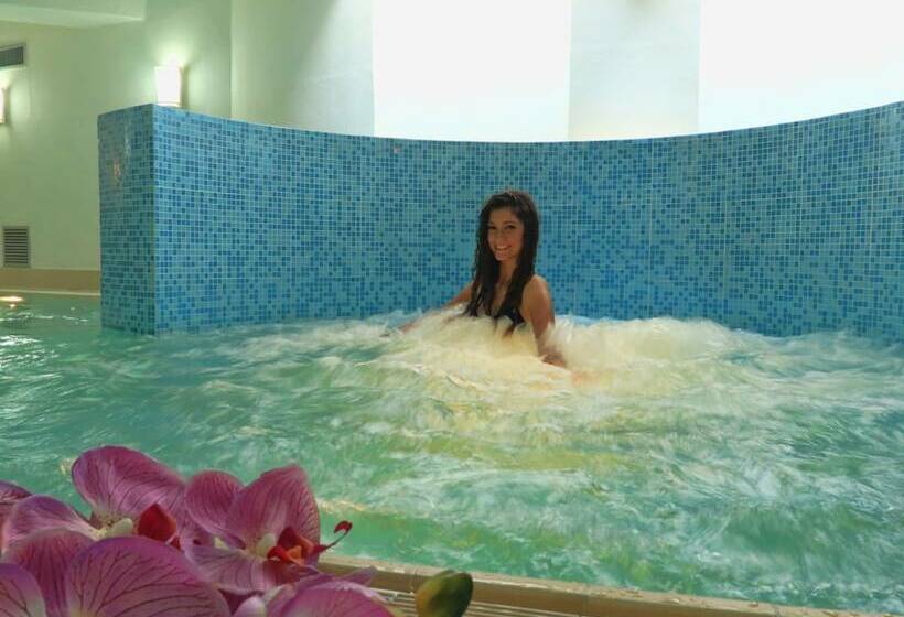 호텔 Th Le Castella   Baia Degli Dei Village