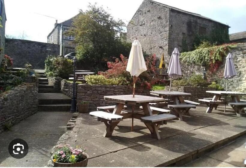 Отель The Dante Arms