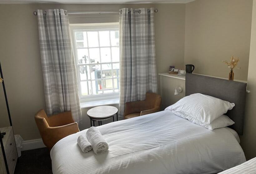 Отель Duke Of Cornwall