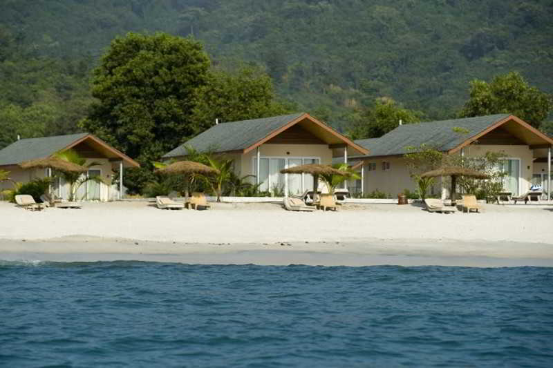هتل The Place Resort At Tokeh Beach