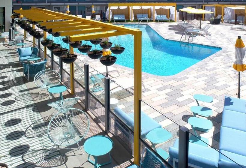 Отель Voco The Tuxon, An Ihg