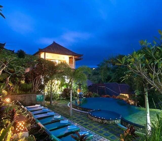 בית מלון כפרי Uma Agung Villa